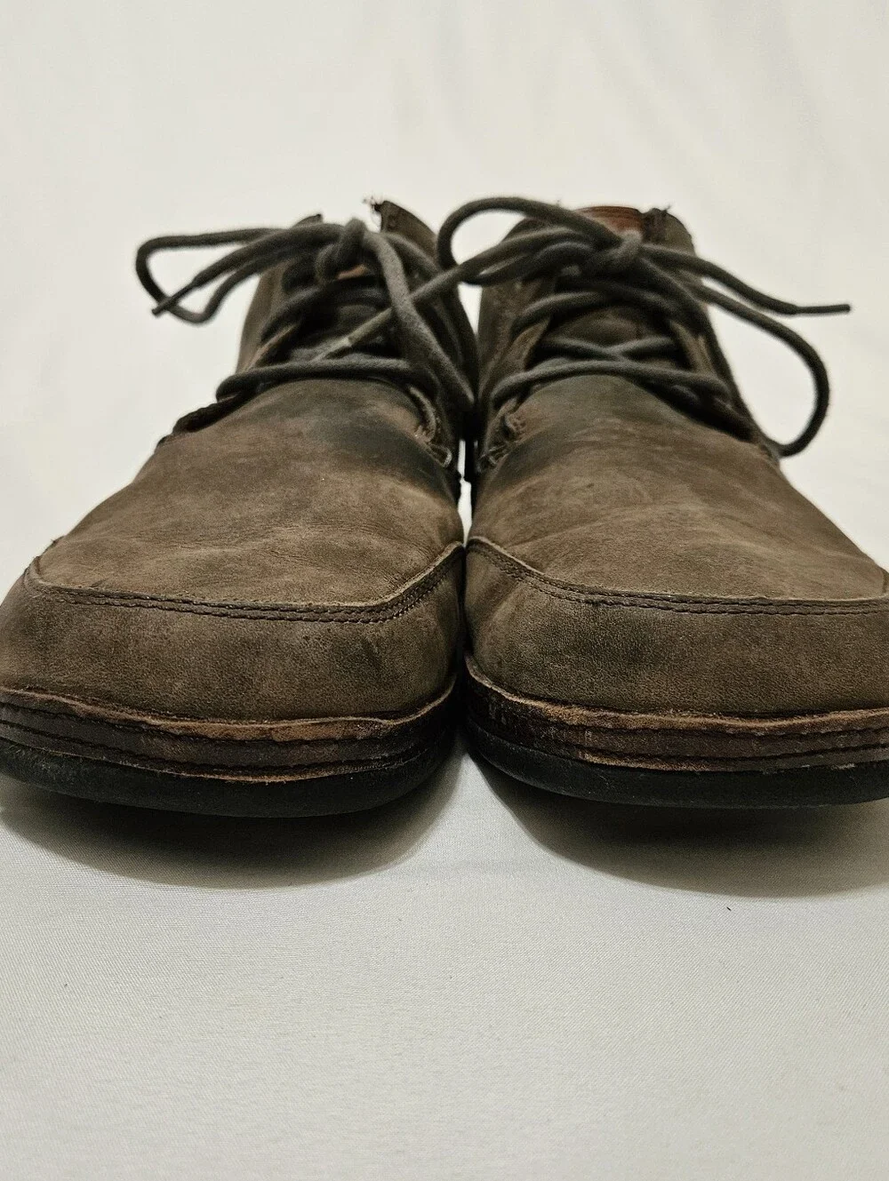 OluKai Men's Size 11 Brown Kamuela Leather Embossed Ankle Chukka Boots